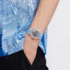 A strisce blu chiaro