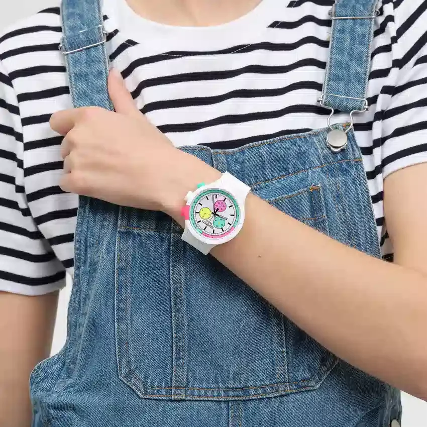 Scopri la purezza del Neon con Swatch